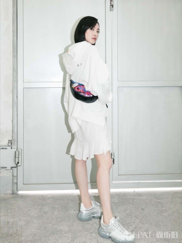 最近火了宋茜的“银耳裤”,不仅洋气还显腿长