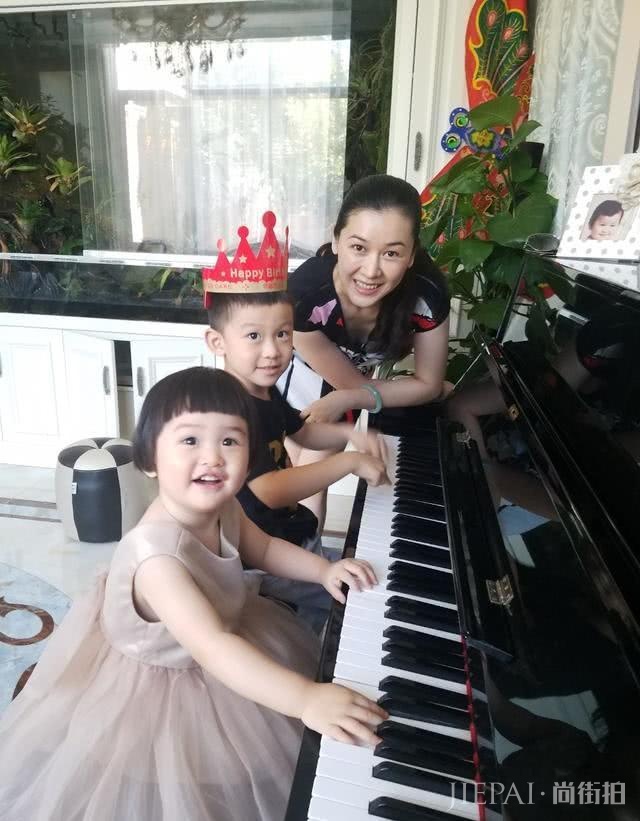 黄海冰晒照为5岁儿子庆生,小女儿罕见出镜,与包贝尔女儿神相似