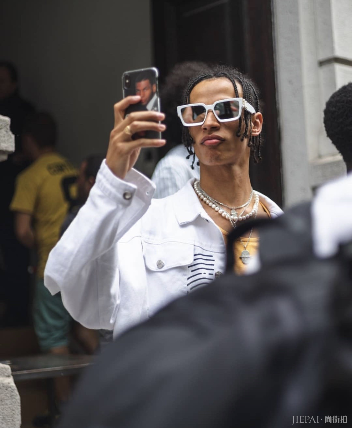 行走的教科书！米兰时装周时尚达人教你玩转街头穿搭！