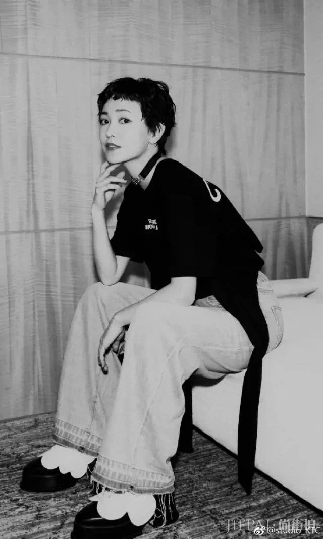 T恤搭配阔腿裤,2019最省事的时尚套路