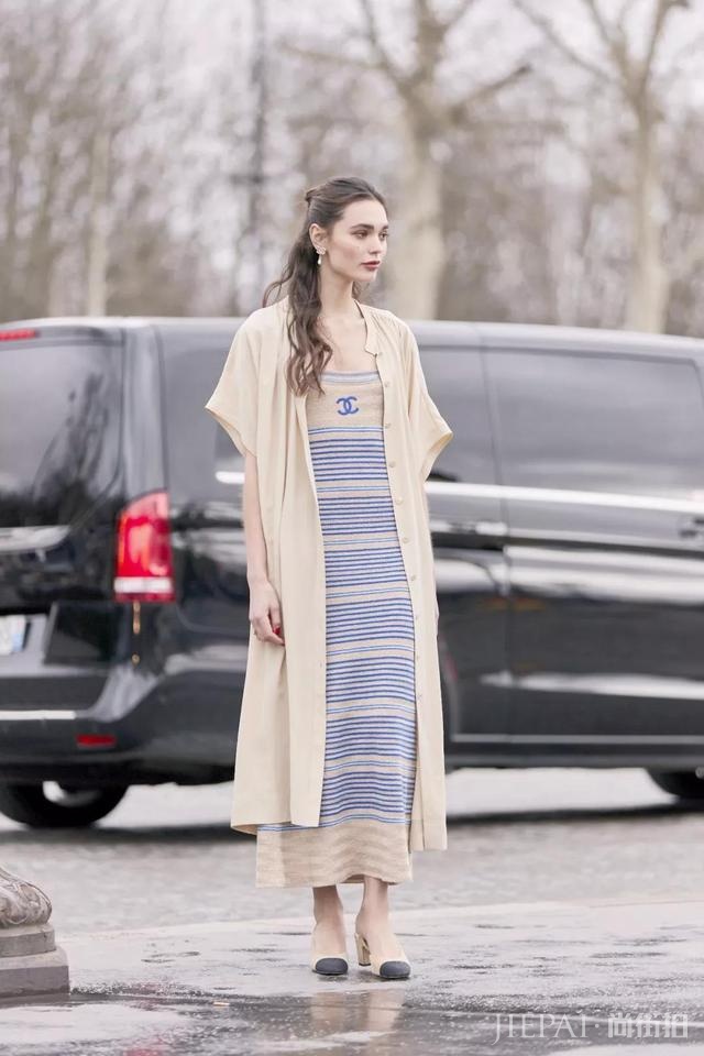 钟楚曦神仙肩颈线上热搜,穿上今夏最流行吊带太高级