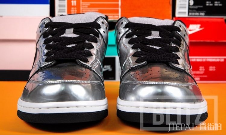 太阳花改作液态银!?De La Soul x Nike Dunk SB Low未市售版本现世!