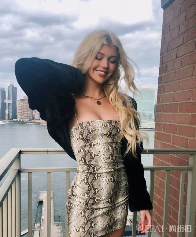 00后网红萝莉ins坐拥1600万粉丝,长得比娃娃还标志!