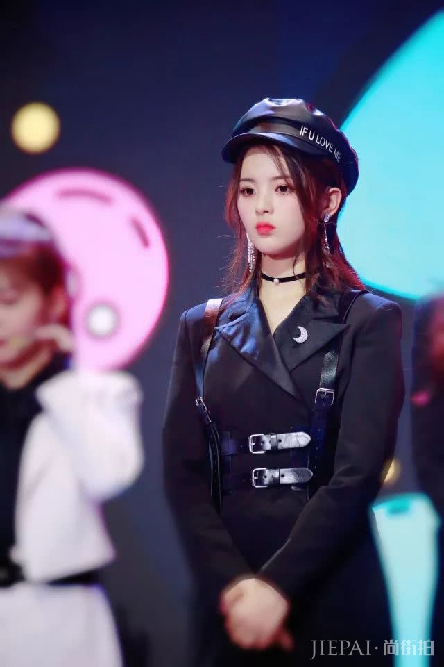 杨超越和AB同框合影完胜?黄金比例神仙颜值果然不是白来的