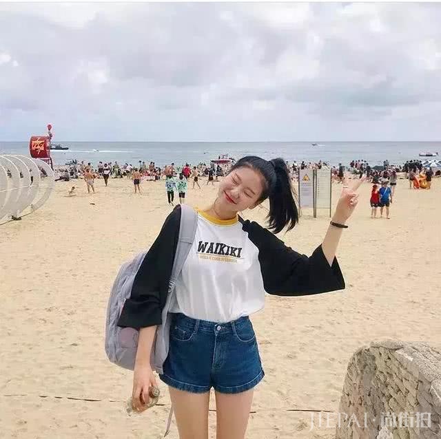 2019年火遍ins的T恤搭配,真比穿连衣裙还好看