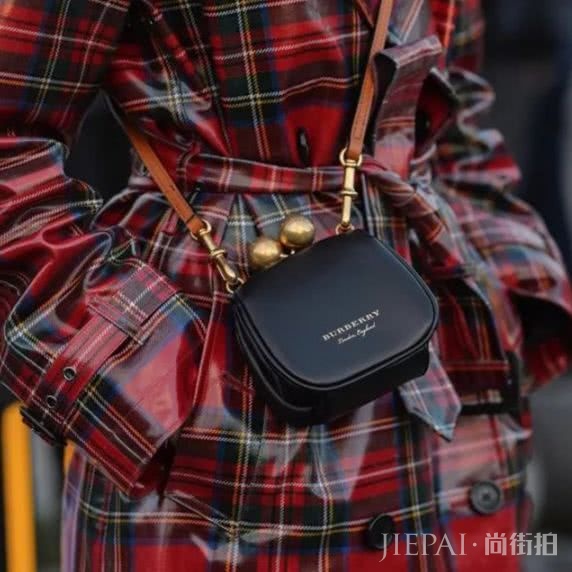 小到只能凹造型的大牌Mini包：不实用也能备受宠爱！