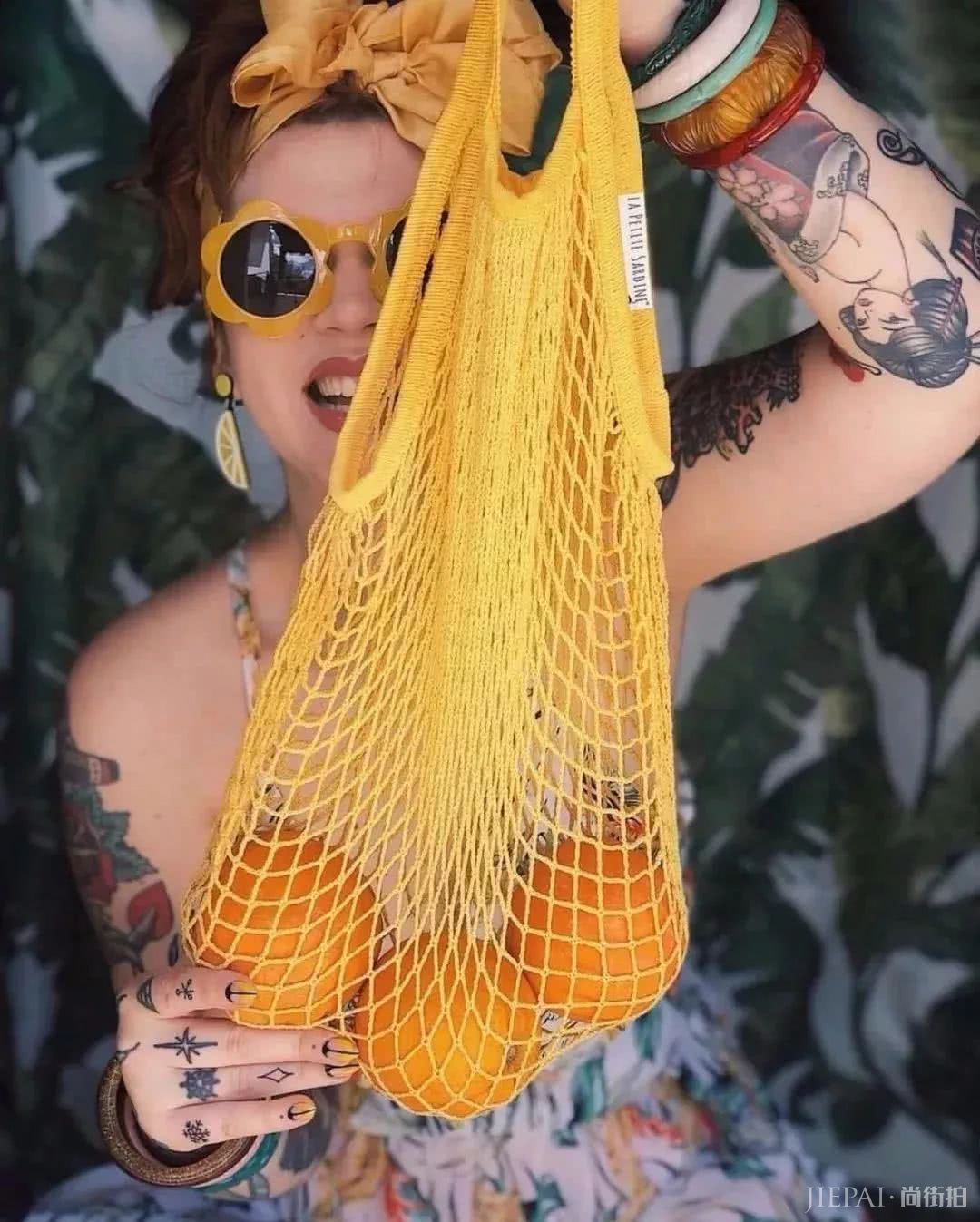 还在穿黑白灰?2019年夏天流行“果汁色”