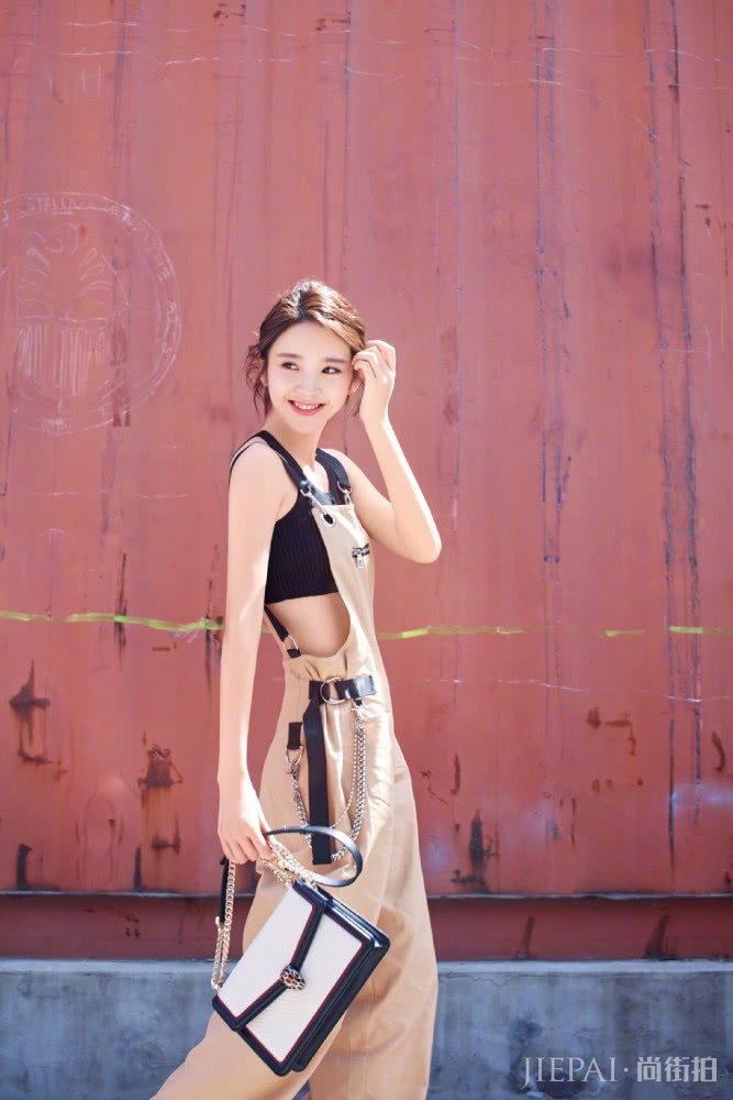 唐艺昕生活照清纯又可爱,造型真养眼