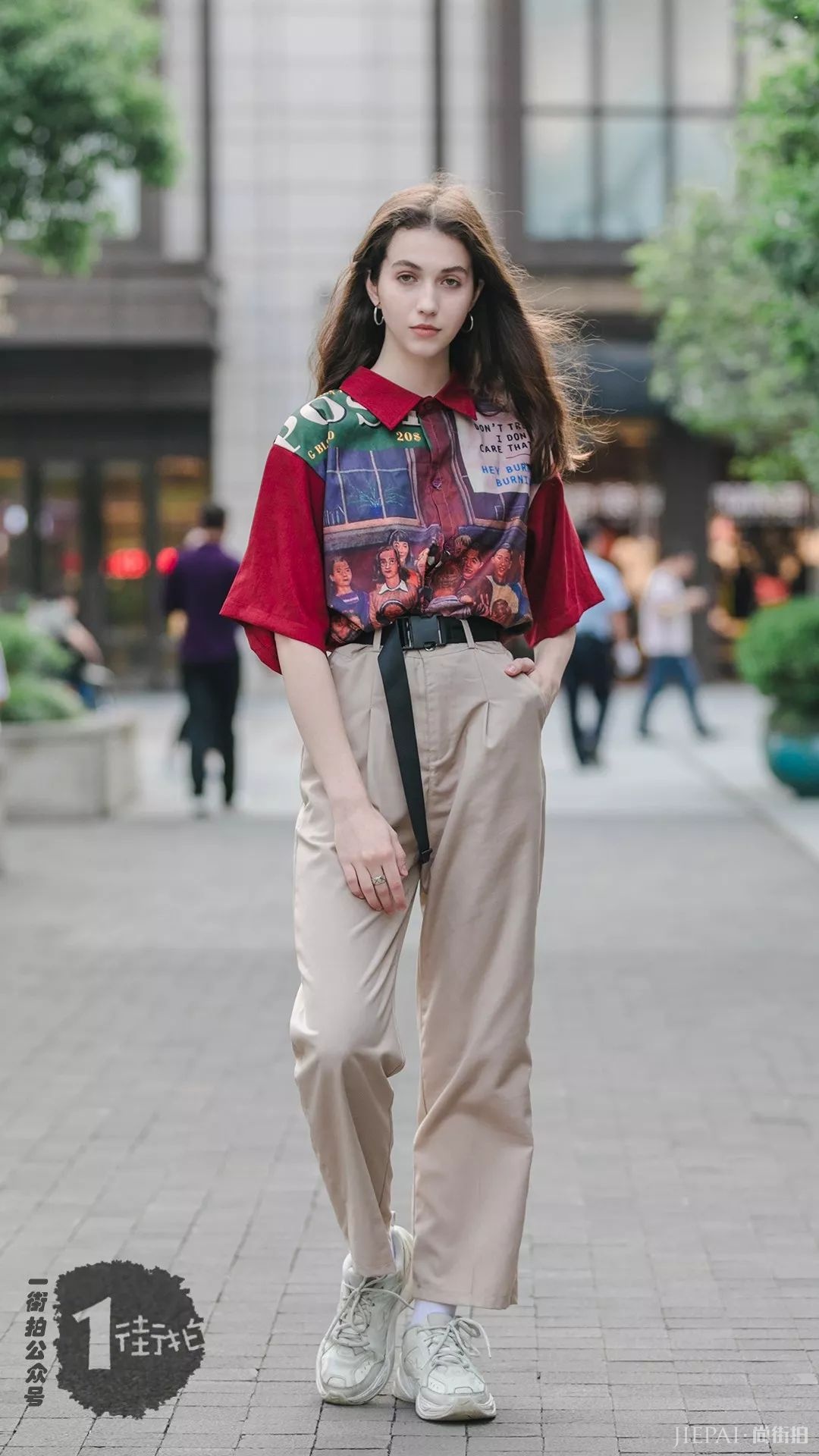 国内街拍 百搭T恤解锁甜酷新造型