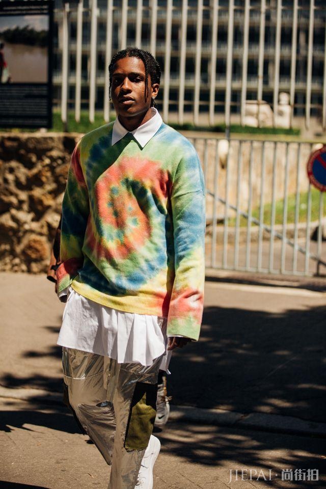 2020男装周场外街拍:女生穿男装,男人穿女装将是常态