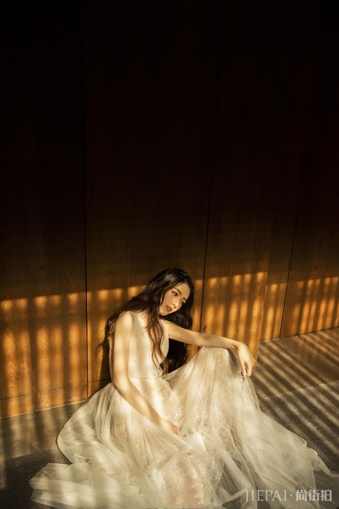 郭碧婷纯白纱裙写真气质如仙,被美晕了