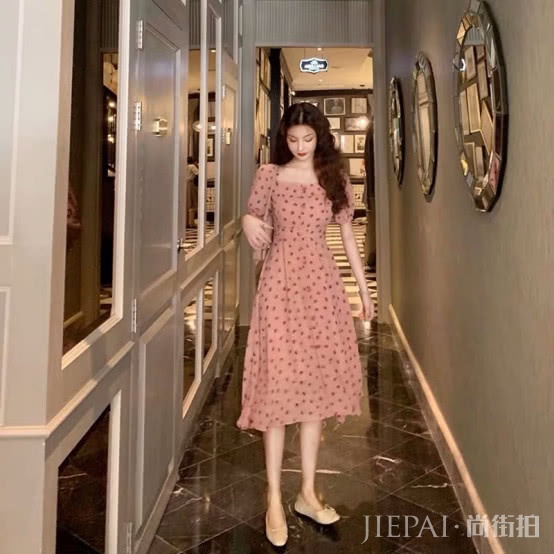 女人味是穿出来的,这8套“高级感”穿搭让你一下美回18岁