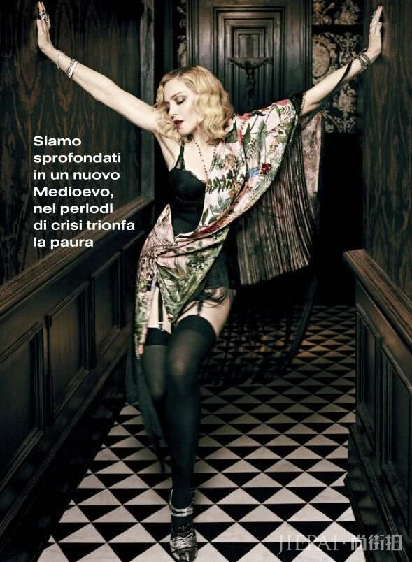 被吉尼斯认证的女歌手,新专辑横扫各大排行榜,61岁风情万种