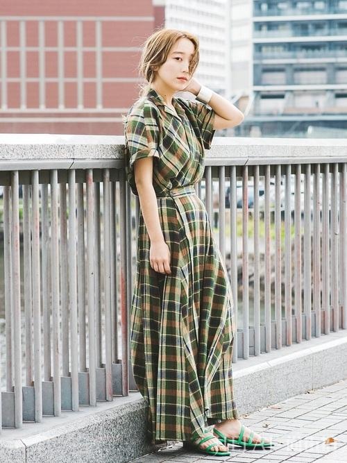 夏季修身感连衣裙跟时尚潮人这样选,轻松显瘦