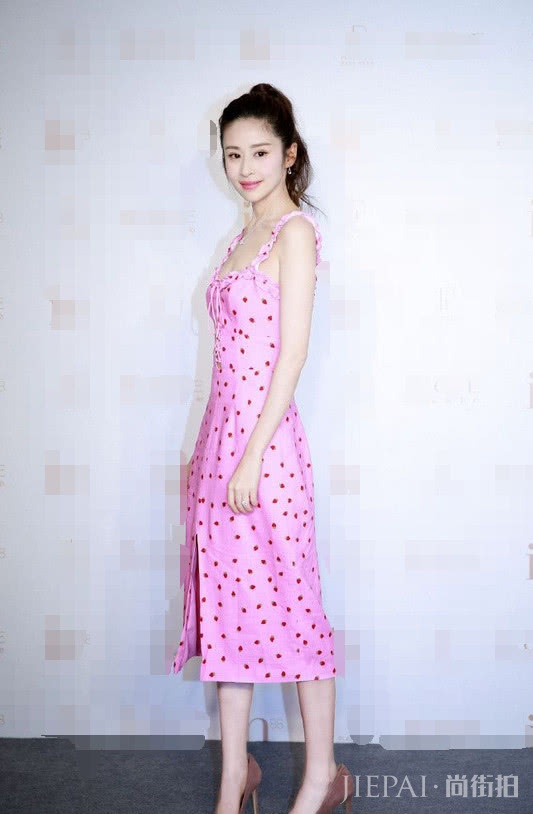 颖儿腿这么长了还踩12cm细针,生图美的像精修
