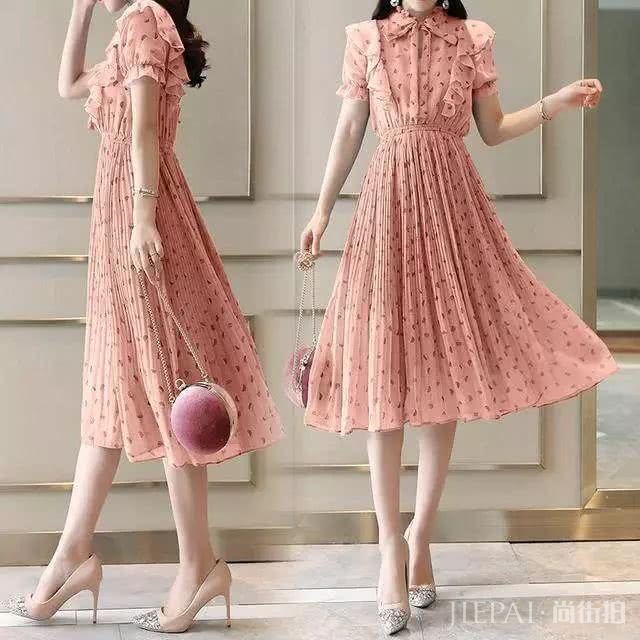 今年特特特特别流行这种初恋裙，时尚优雅还有小女人味