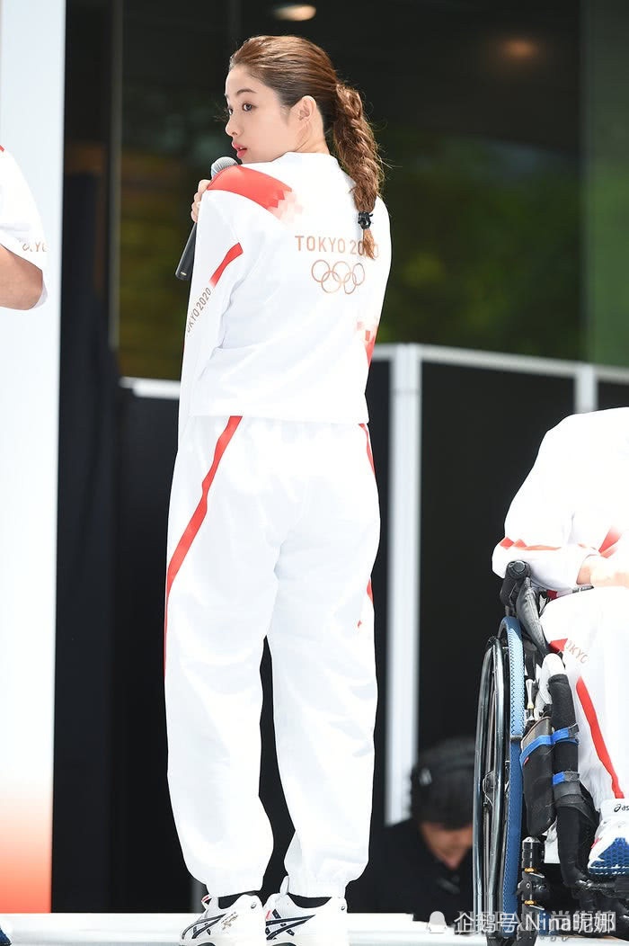 石原里美为奥运火炬大使出席活动,麻花辫运动装元气满满