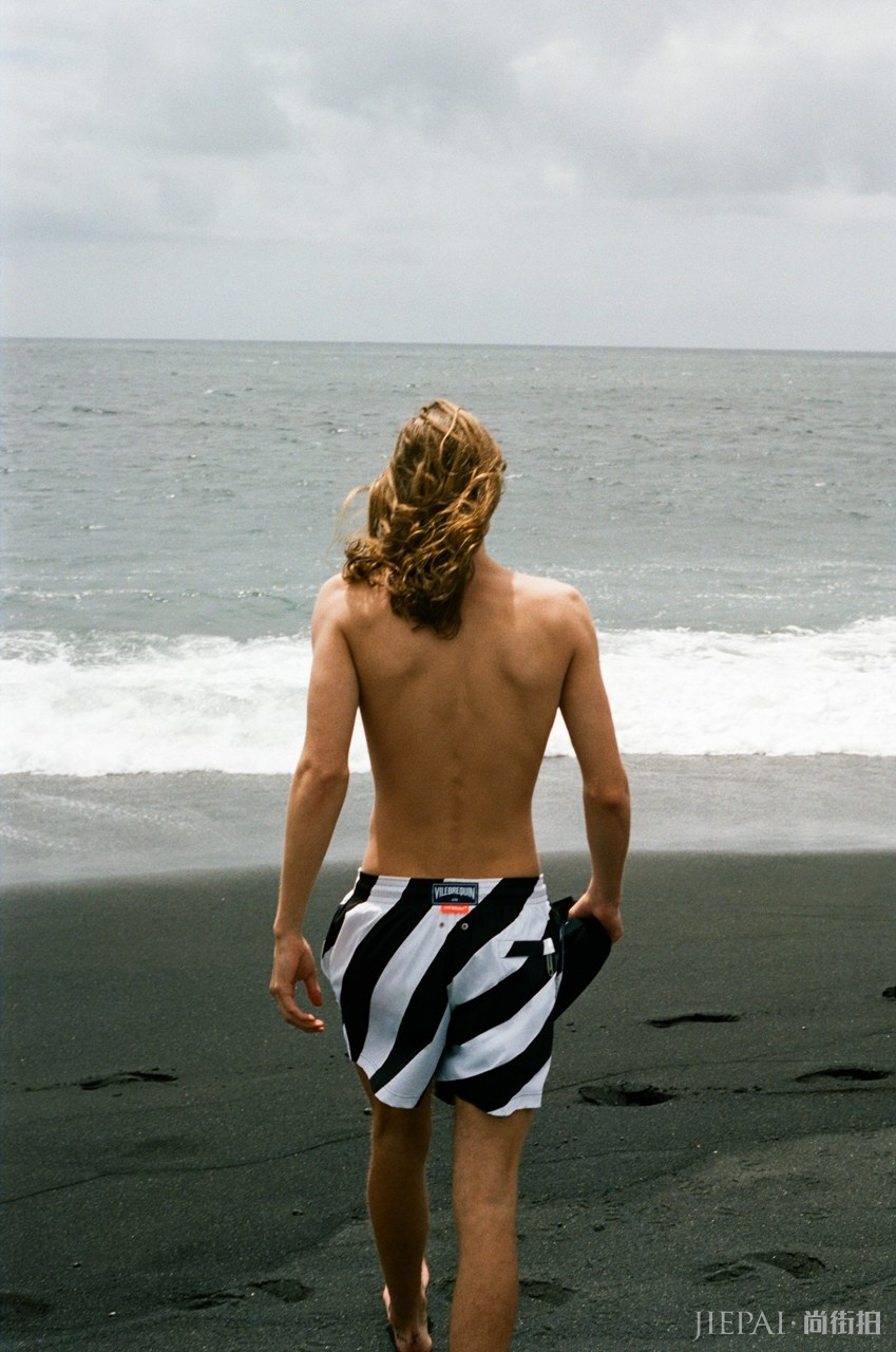 谁说泳装一定要花花绿绿!Off-White x Vilebrequin最新设计堪称用色典范!