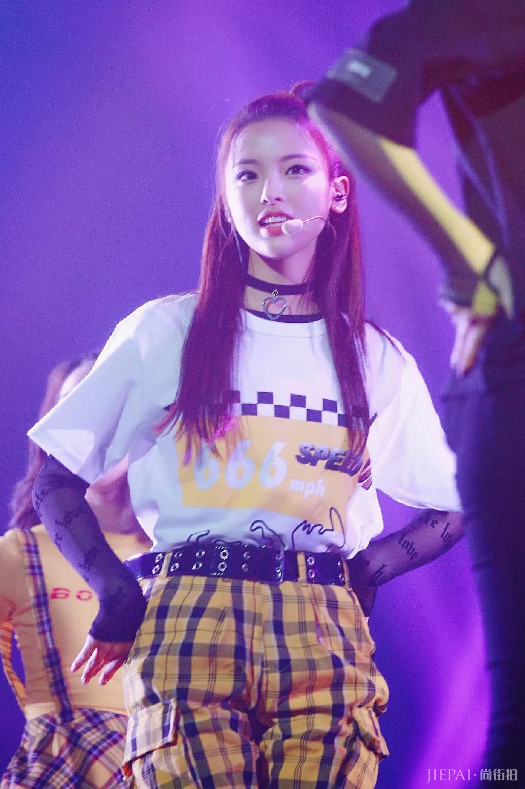 杨超越和AB同框合影完胜?黄金比例神仙颜值果然不是白来的