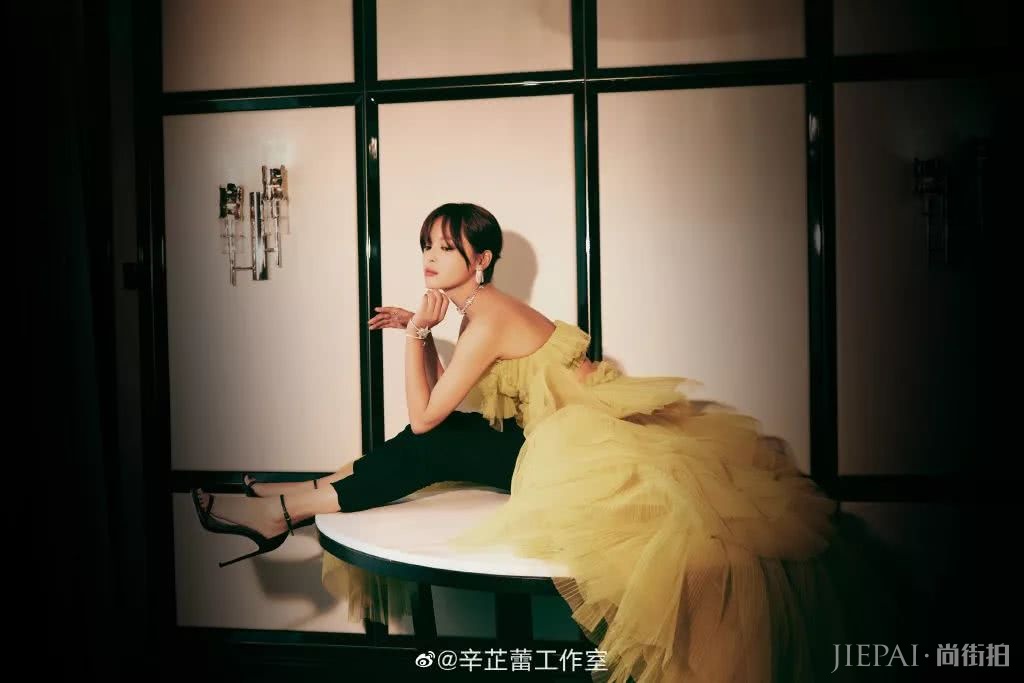 辛芷蕾上海电影节新造型slay全场,这么美,上热搜没得说