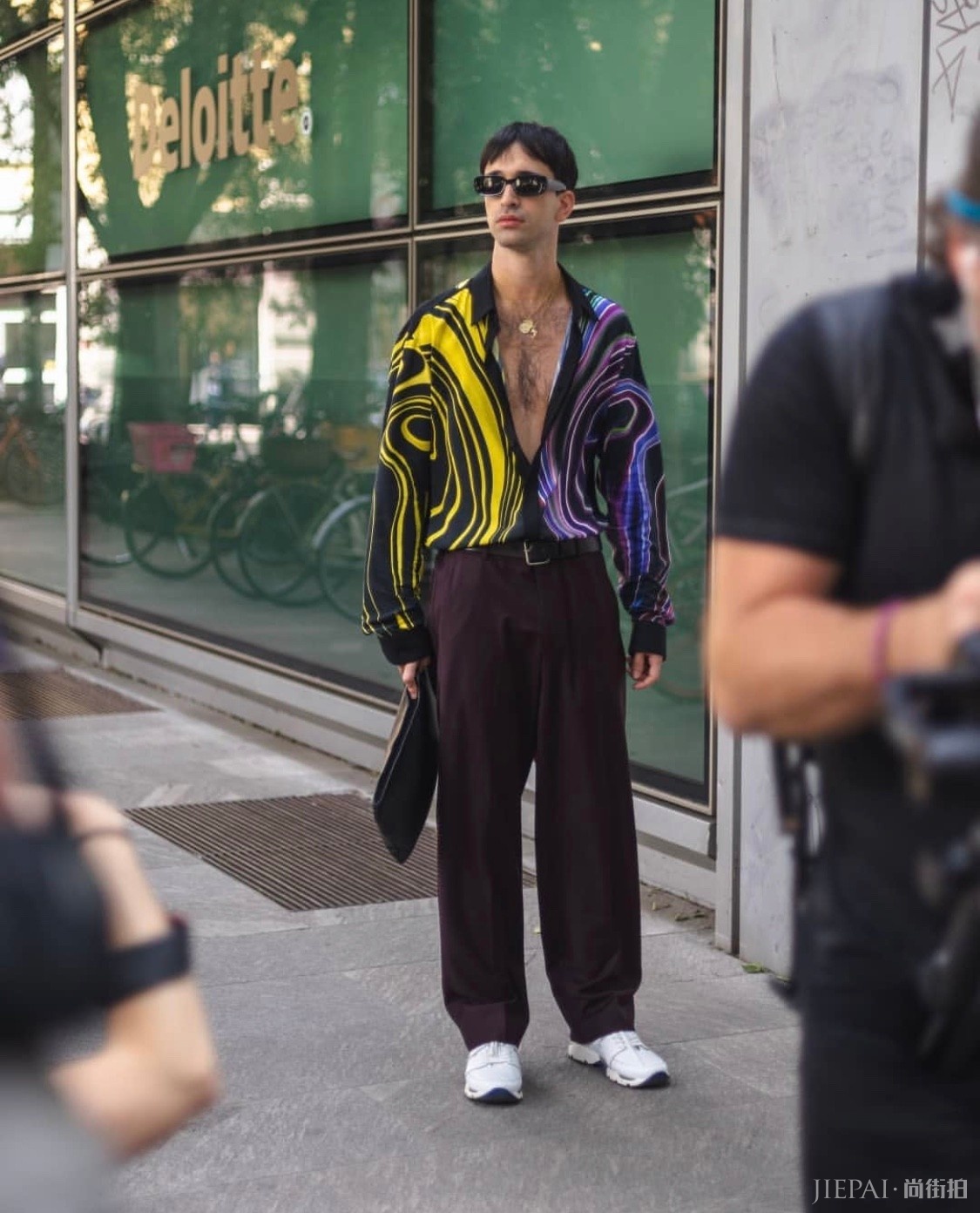 行走的教科书！米兰时装周时尚达人教你玩转街头穿搭！