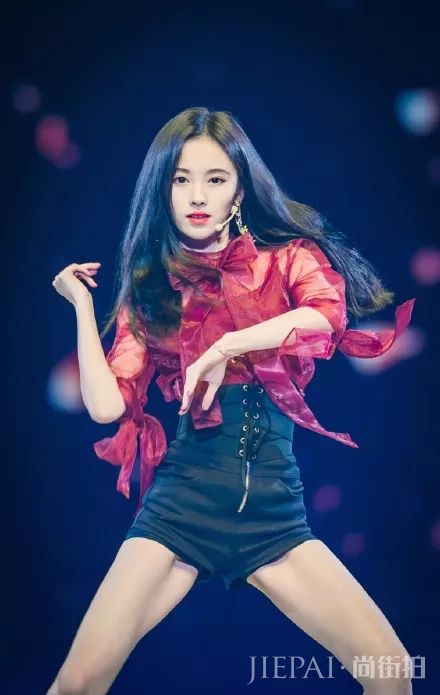 辛芷蕾宋茜超A御姐妆容好抢镜!赶紧来试一试