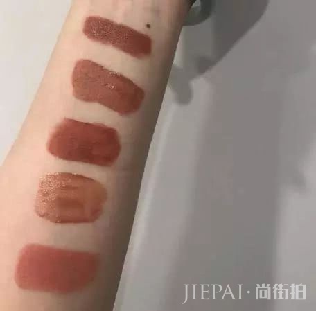 不管年纪多大买口红最好少挑这3种“颜色”!会让肤色显黑