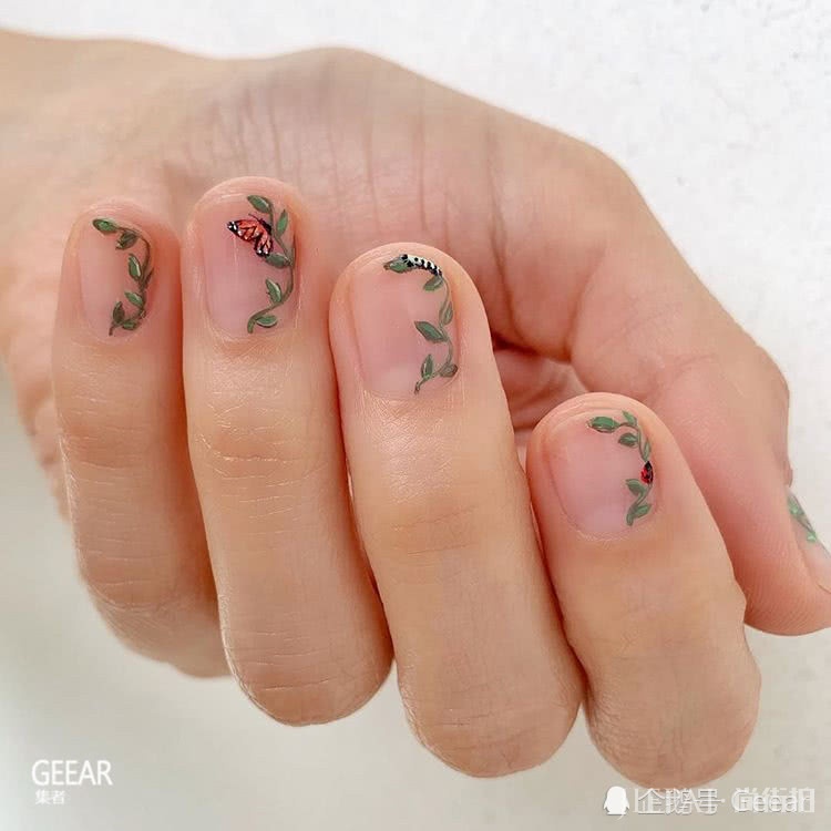 在Ins上爆红的美甲款式有这些!够胆挑战萤光色吗?