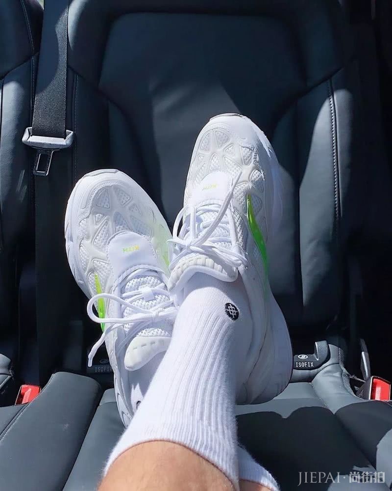 同样是透明匡威，或许它比 Virgil 那双更好看？