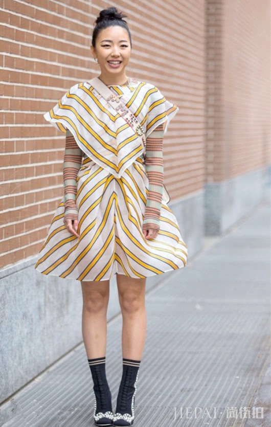 天天都在穿甜美的裙装!换件条纹连衣裙来让自己优雅吧