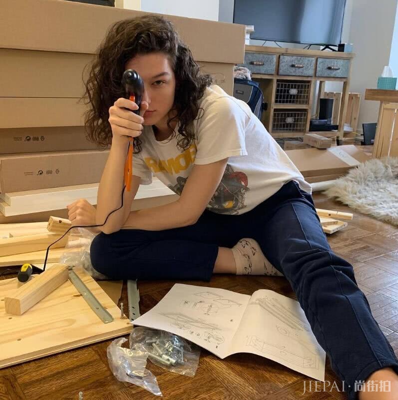 凭素颜行走时尚圈,一口气走了49场秀,广告还接到手软!