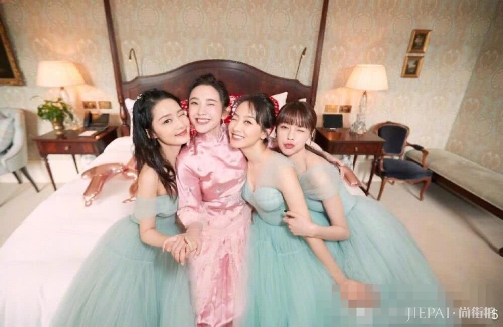 李沁当伴娘清新甜美,网友感叹都开始期待她当新娘了