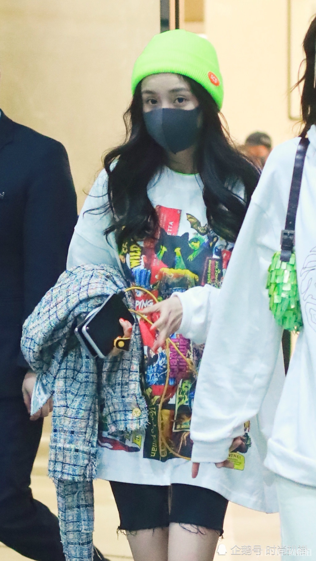 杨幂混搭文艺太好看！美腿+短裤让人尖叫