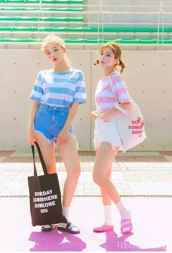 2019年火遍ins的T恤搭配,真比穿连衣裙还好看