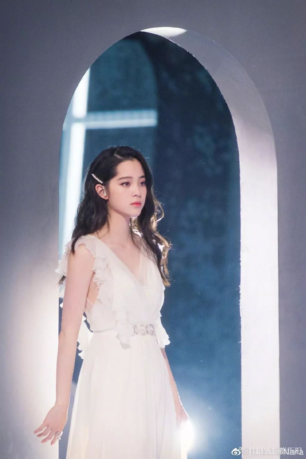 比欧阳娜娜VLOG更有看点的应该是她的日常妆容吧