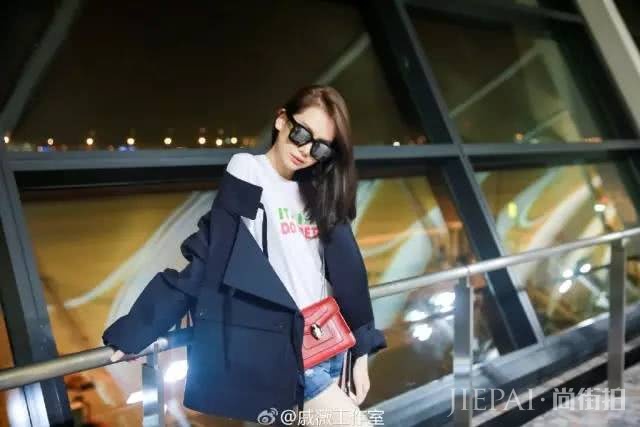 白T恤+小白鞋，搭配起来这么好看！