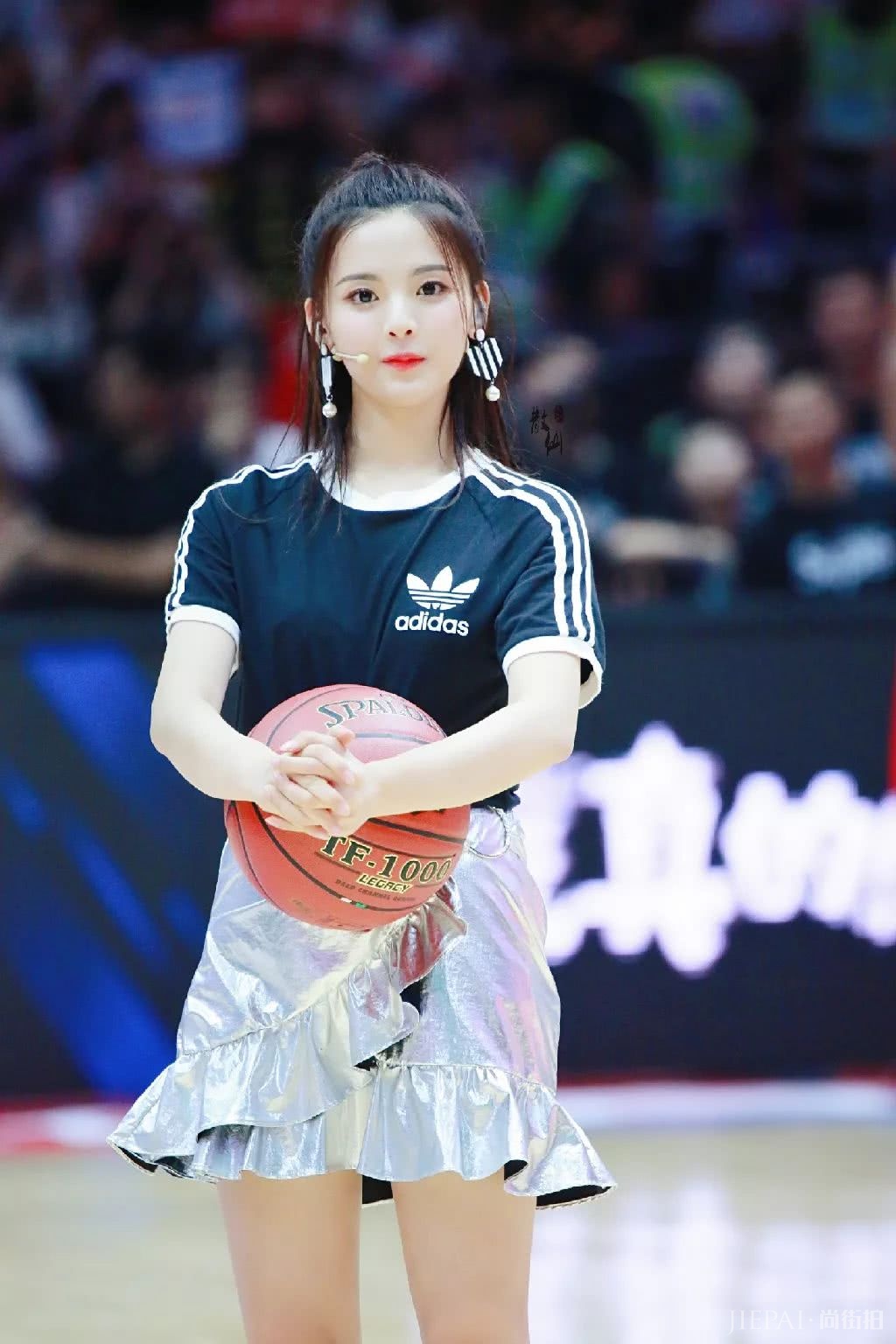 杨超越和AB同框合影完胜?黄金比例神仙颜值果然不是白来的