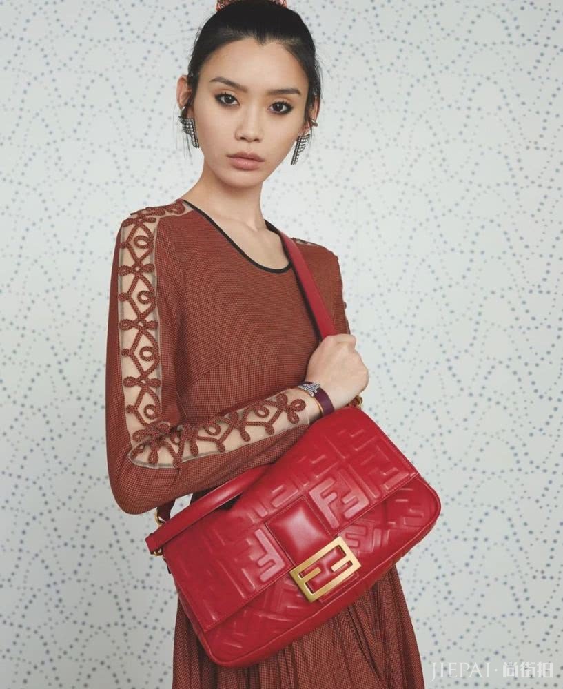 天气这么热,上街只缺一个腋下包了