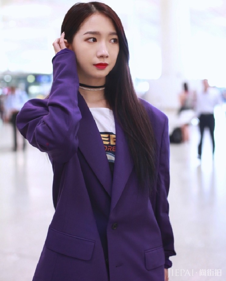 “笔筒袜”才是最难驾驭的袜子,孟美岐穿后一下矮10cm