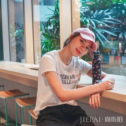 女孩子们今年夏天白T穿搭术在这,学会就能穿出新鲜感