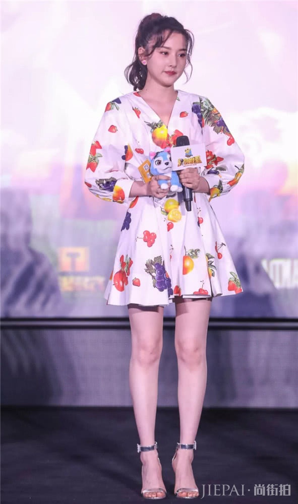 夏天穿什么裙子最吸睛？水果裙可爱又俏皮