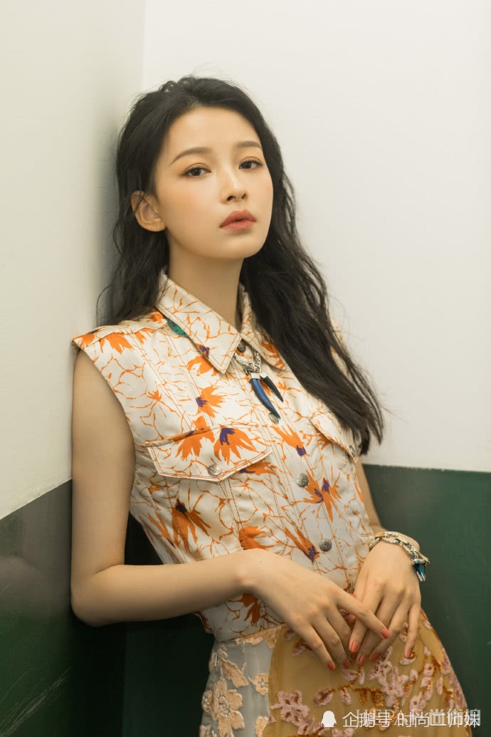 张雪迎孙怡同台比美,都是90后,一个摩登女郎,一个美成公主
