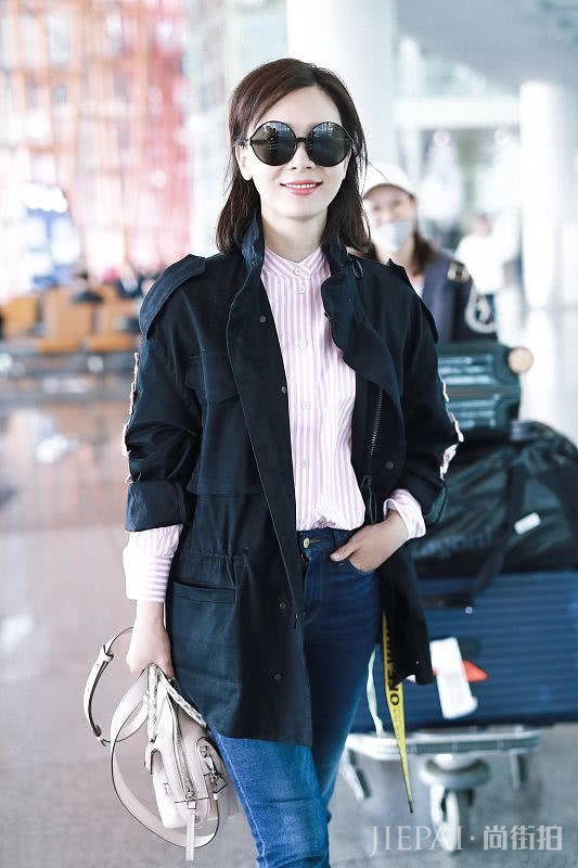 陈数穿刺绣纱裙成加分搭配!烂大街的淑女风搭配她照穿照样美