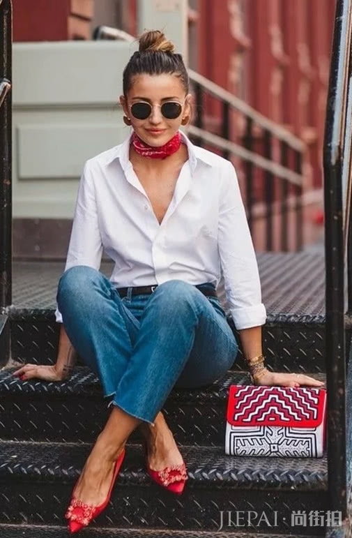 夏季职场穿搭技巧：学马思纯衬衫搭配牛仔裤就对了