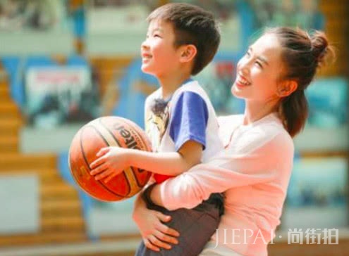 黄圣依产后3个月体重便恢复到90斤，女明星的毅力不容小觑