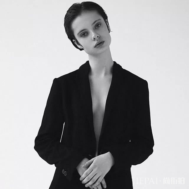 说真的,留短发的女孩穿衣打扮都不会太差