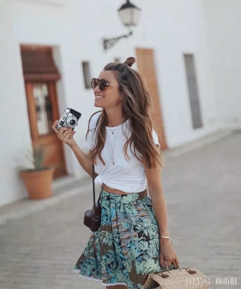 短上衣搭配高腰下装显瘦5斤显高10公分