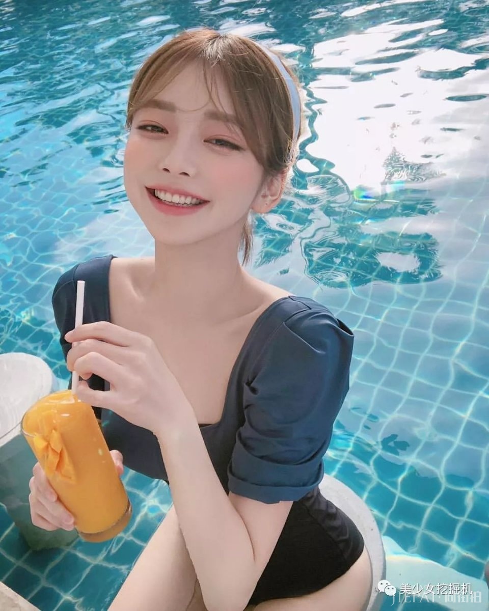 韩国林小宅,还撞脸天使宝贝的网红超甜少女,却顶着一张硅胶假脸