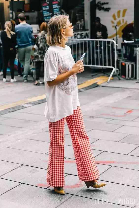T恤搭配阔腿裤,2019最省事的时尚套路
