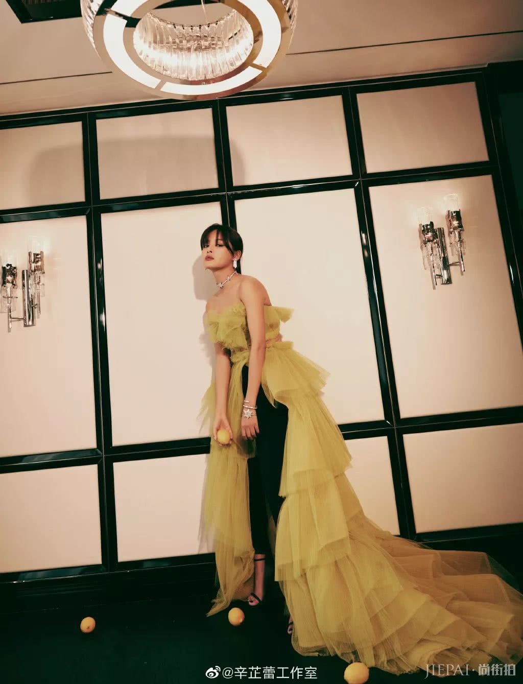 辛芷蕾上海电影节新造型slay全场,这么美,上热搜没得说